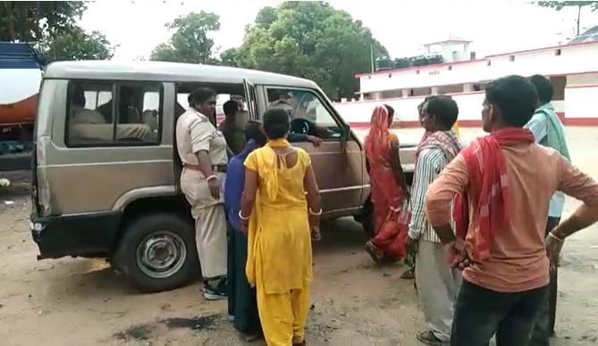 13 साल की लड़की  को प्यार में फंसा कर शादी करने जा रहा था शख्स , मां की शिकायत पर  पुलिस ने हवालात पहुँचाया