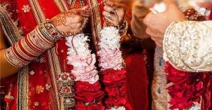दुल्हन का रंग देखा सांवला तो वरमाला बीच में छोड़ 9-2-11 हुआ दूल्हा
