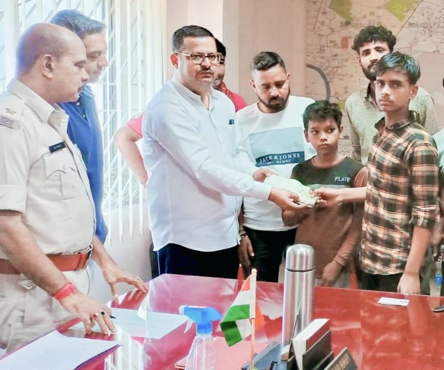 आकाशीय बिजली की चपेट में आकर मजदूर की मौत मामला-चार लाख रुपए का मिला मुआवजा