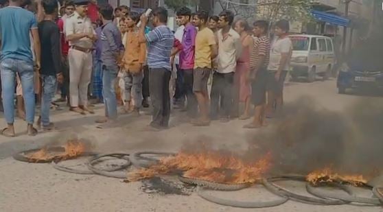 इंजीनियर के घर रेलिंग पर लटका मिला नौकरानी का शव, पत्नी के साथ गृहस्वामी फरार