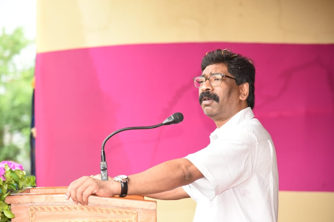 Live update : निर्वाचन आयोग को जवाब देने जा रहे हैं सीएम हेमंत सोरेन, माइनिंग लीज का मामला