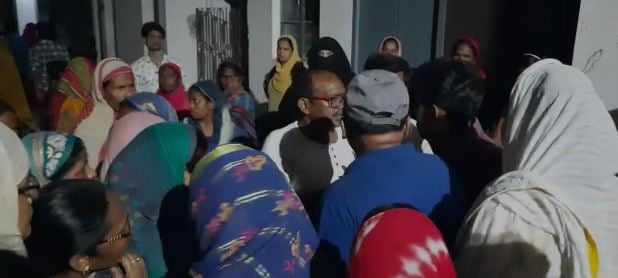 अधेड़ से जबरन बेटी की शादी कराने की तैयारी में थे पिता और चाचा, बेटी ने कर ली खुदखुशी