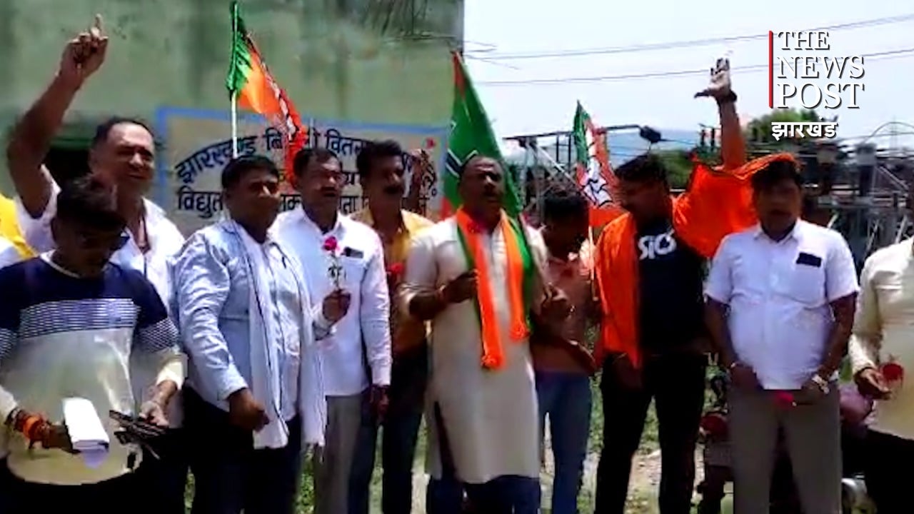 लौहनगरी में बिजली की समस्या से जनता बेहाल, गांधीवादी तरीके से भाजपाइयों ने किया प्रदर्शन