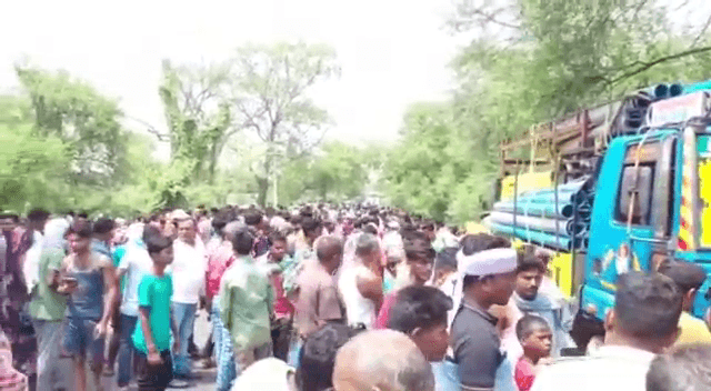 बोरवेल वाहन की चपेट में आया स्कूटी, दो छात्राओं की मौत