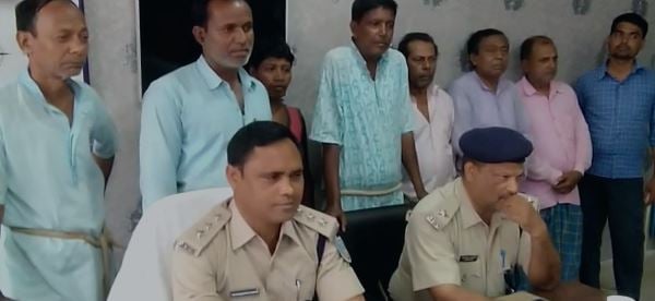 अवैध शराब निर्माण के खिलाफ पुलिस को मिली बड़ी सफलता, 56 क्विंटल बाखर के साथ आठ गिरफ्तार