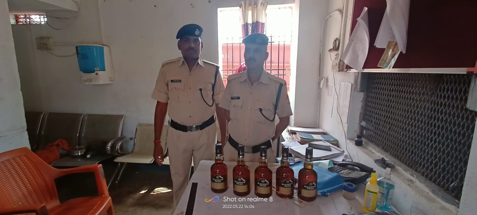स्टेशन पर लावारिस बैग में मिला विदेशी शराब, आरपीएफ ने किया जब्त