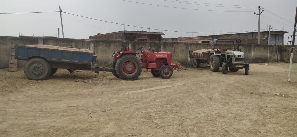 मुख्यमंत्री के तेवर का असर : हैदरनगर में अवैध बालू लदा दो ट्रैक्टर जब्त