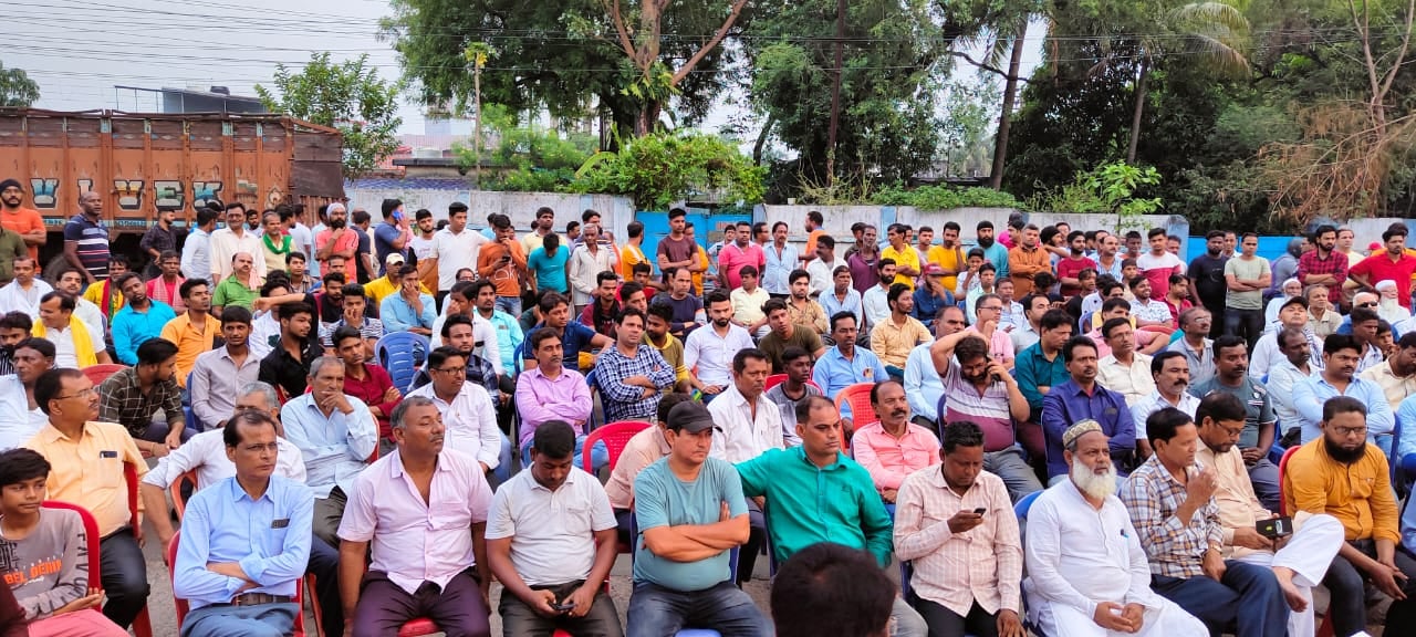 रेलवे से नाराजगी :  टूटा जनता का धैर्य, बोले - नहीं चाहिए हमें ओवर ब्रिज, हमारे पुराने रास्ते ही लौटा दें