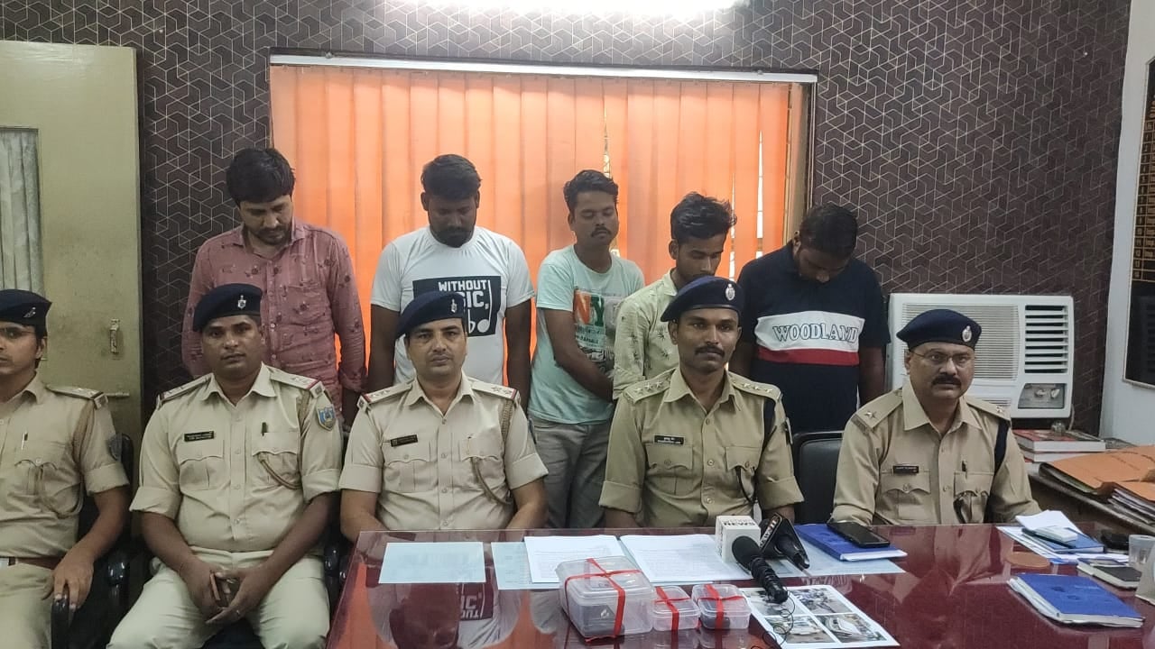 नकली चाबी से चालक ने ही चोरी की कार, डीटीओ के बिचौलिए ने बदला न0. प्लेट , अब सभी पुलिस की गिरफ्त में