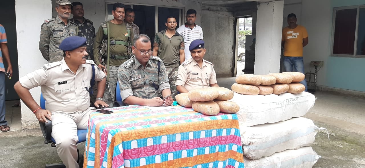 गिरिडीह पुलिस की बड़ी सफलता,102 किलो गांजा के साथ दो तस्कर गिरफ्तार