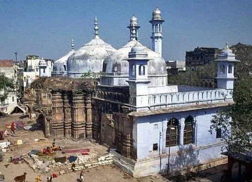 ज्ञानवापी में अब नया विवाद, मस्जिद कमेटी पर जमीन घोटाले का आरोप
