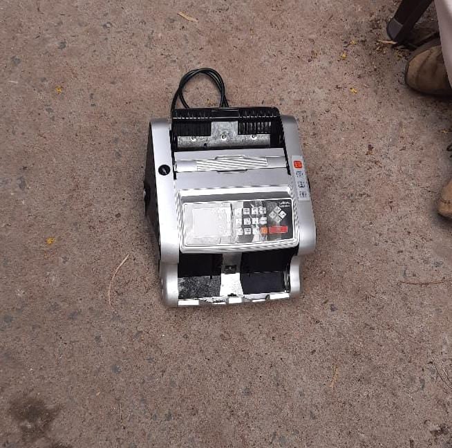 गैंगस्टर के घर कुर्की जब्ती :   प्रिंस खान के घर मिली नोट गिनने की मशीन