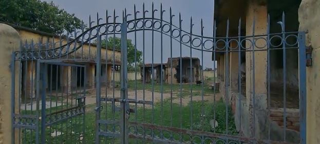 नीतीश बाबू का सुशासन :   गृह क्षेत्र में ही उद्घाटन से पहले ही खंडहर में बदल गया करोड़ों का अस्पताल भवन