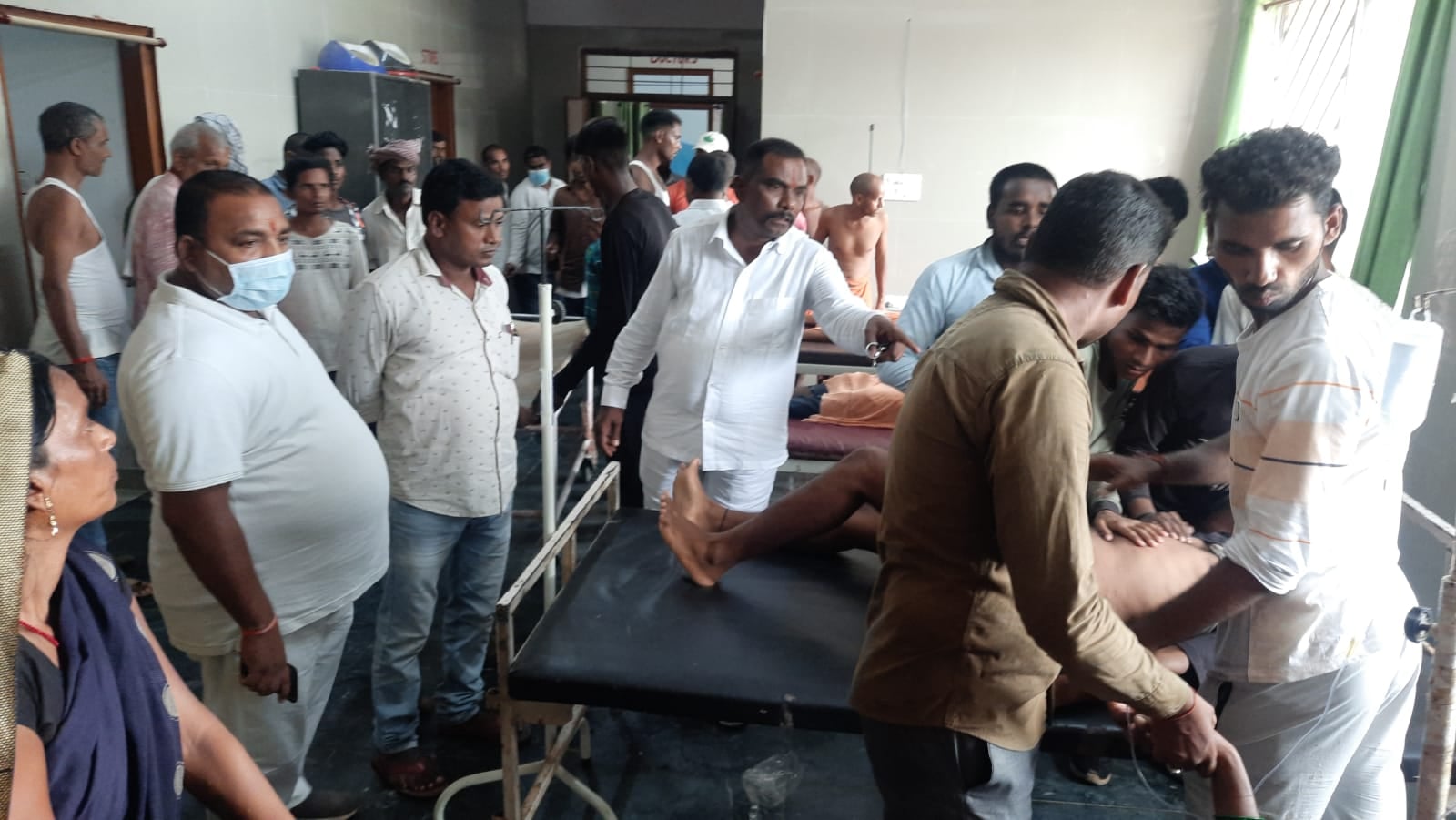 वज्रपात की चपेट में आने से दो की मौत, सात झुलसे, एक रेफर