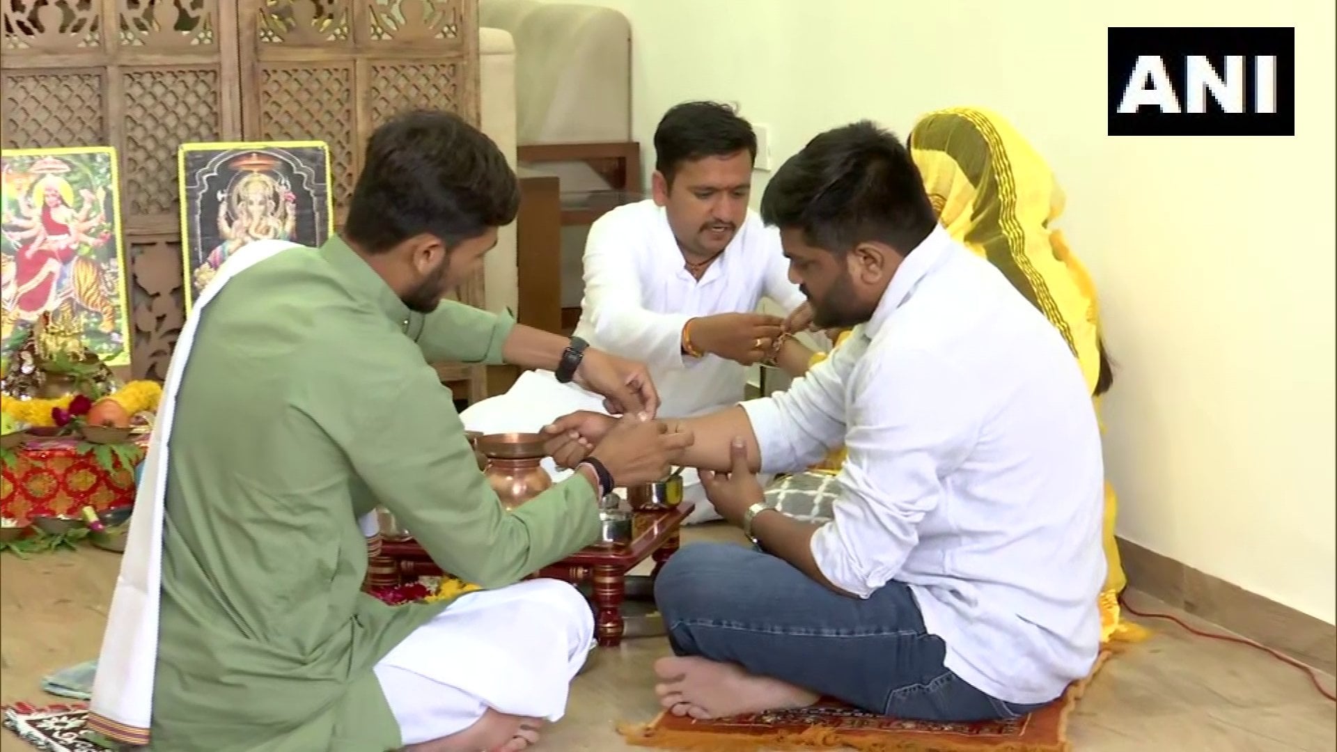 "A Small Soldier": भाजपा में शामिल होने से पहले हार्दिक ने किया ट्वीट , फिर की पूजा-अर्चना