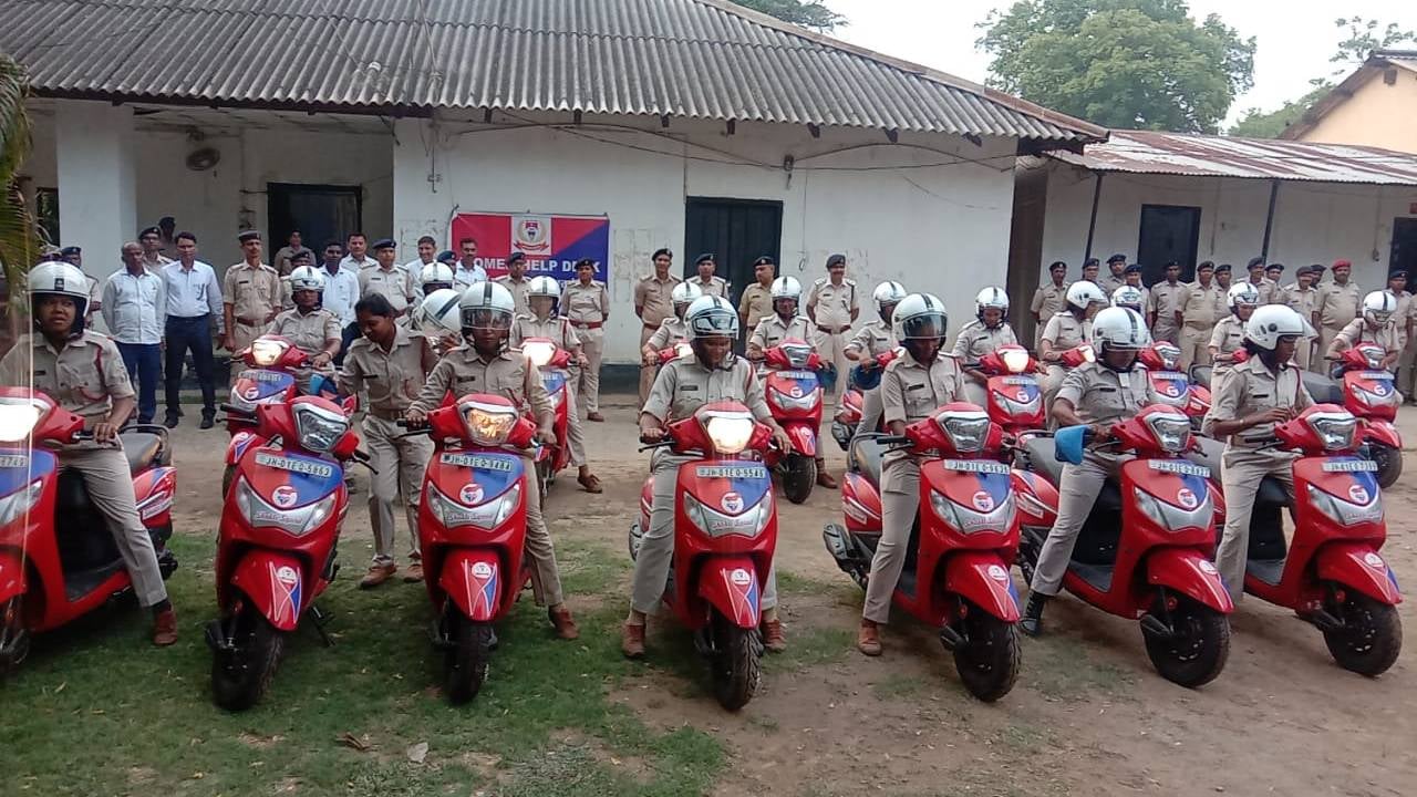 अब महिलाओं पर अत्याचार हुआ तो फौरन पहुंचेगी स्कूटी से महिला पुलिसकर्मी, स्कूटी और टैब से लैस हुए  21 थाने