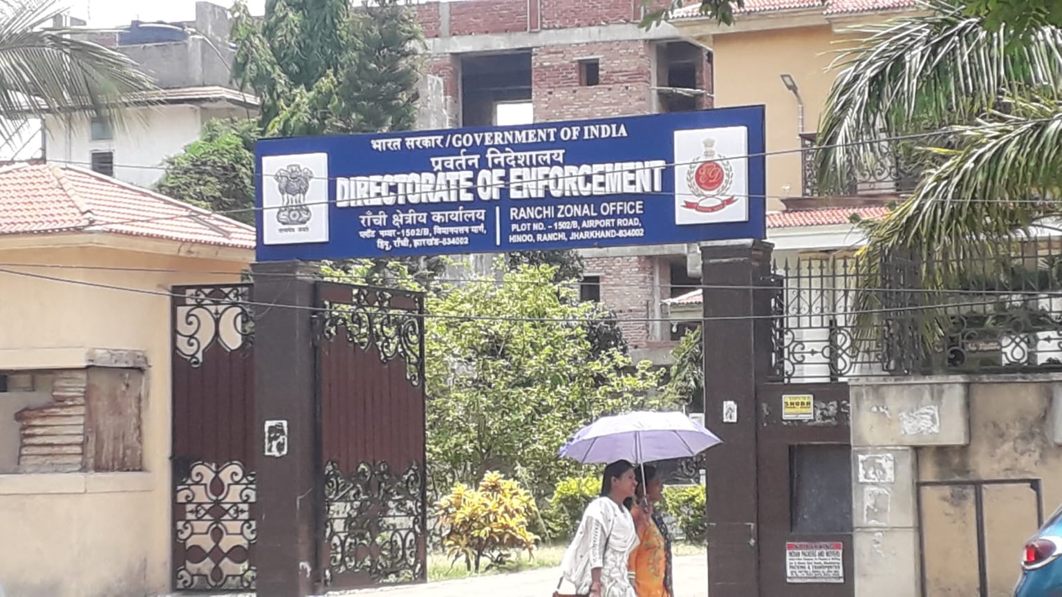 ED कार्यालय में एक दर्जन से अधिक लोगों से सुबह से चल रही है पूछताछ, एक महिला भी शामिल
