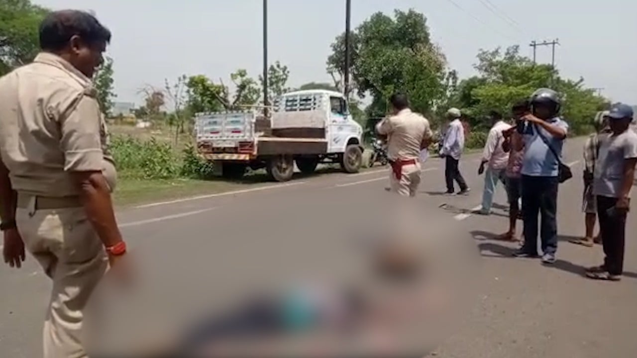 SARAIKELA: अगर आप भी इस सड़क से गुजरते हैं तो रहें सावधान,  अब तक जा चुकी है 30 लोगों की जान