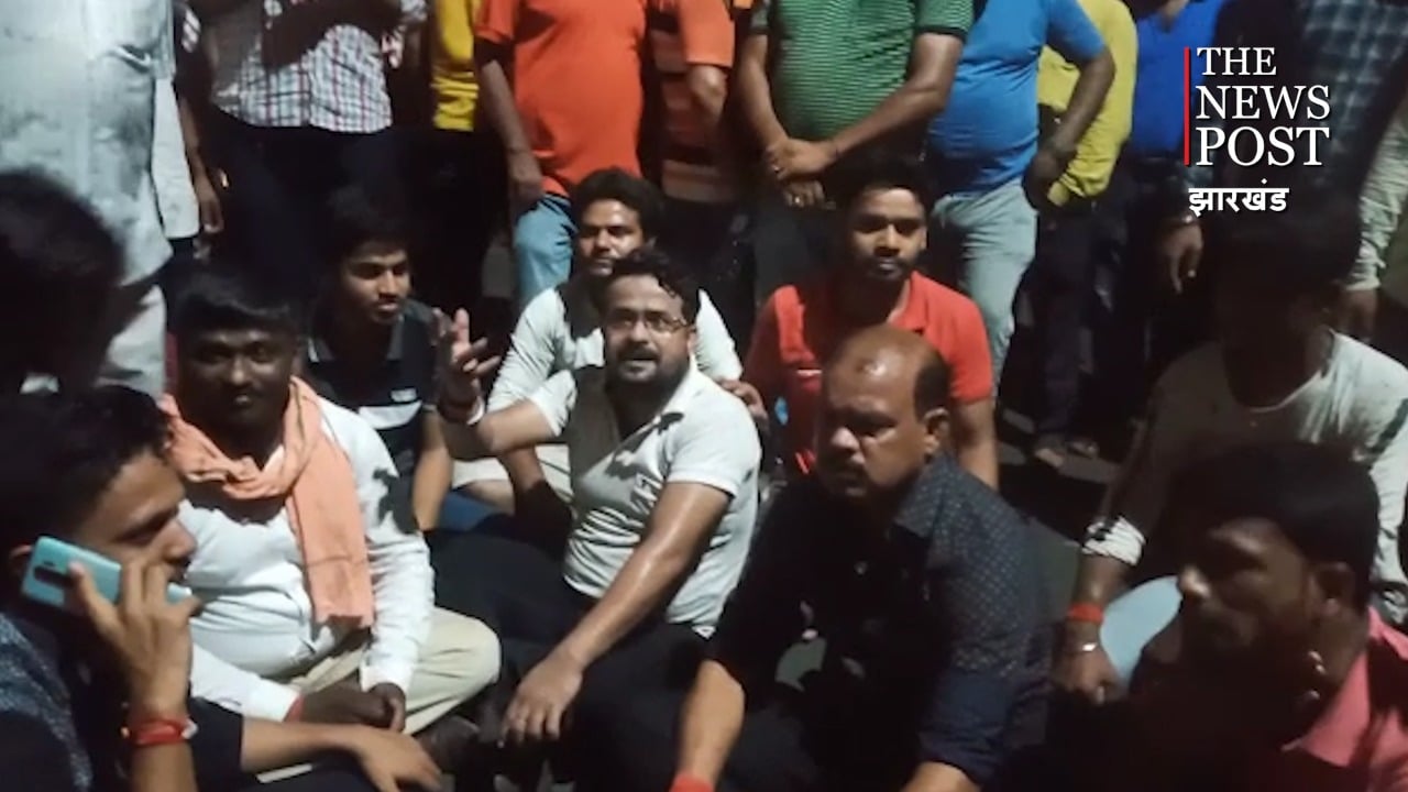 बिजली कमी से तंग लोगों का आक्रोश जानिये बोकारो-डूंगरी सड़क पर घंटे भर कैसे फूटा