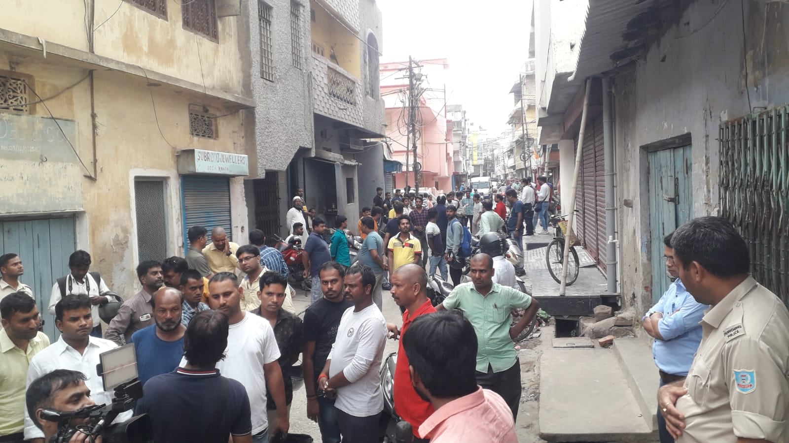 BIG BREAKING : राजधानी में अपराधी बेलगाम, दिनदहाड़े आभूषण दुकान में लूट , एक घंटे बाद पहुंची पुलिस