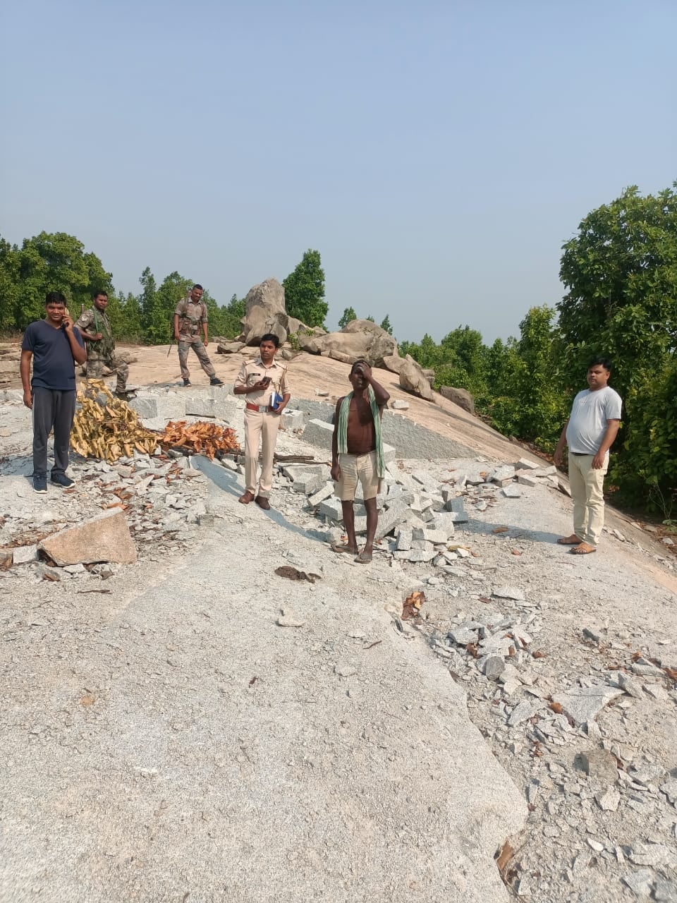 वन क्षेत्र में अवैध खनन के खिलाफ छापा, चार व्यक्तियों पर हुई कार्रवाई