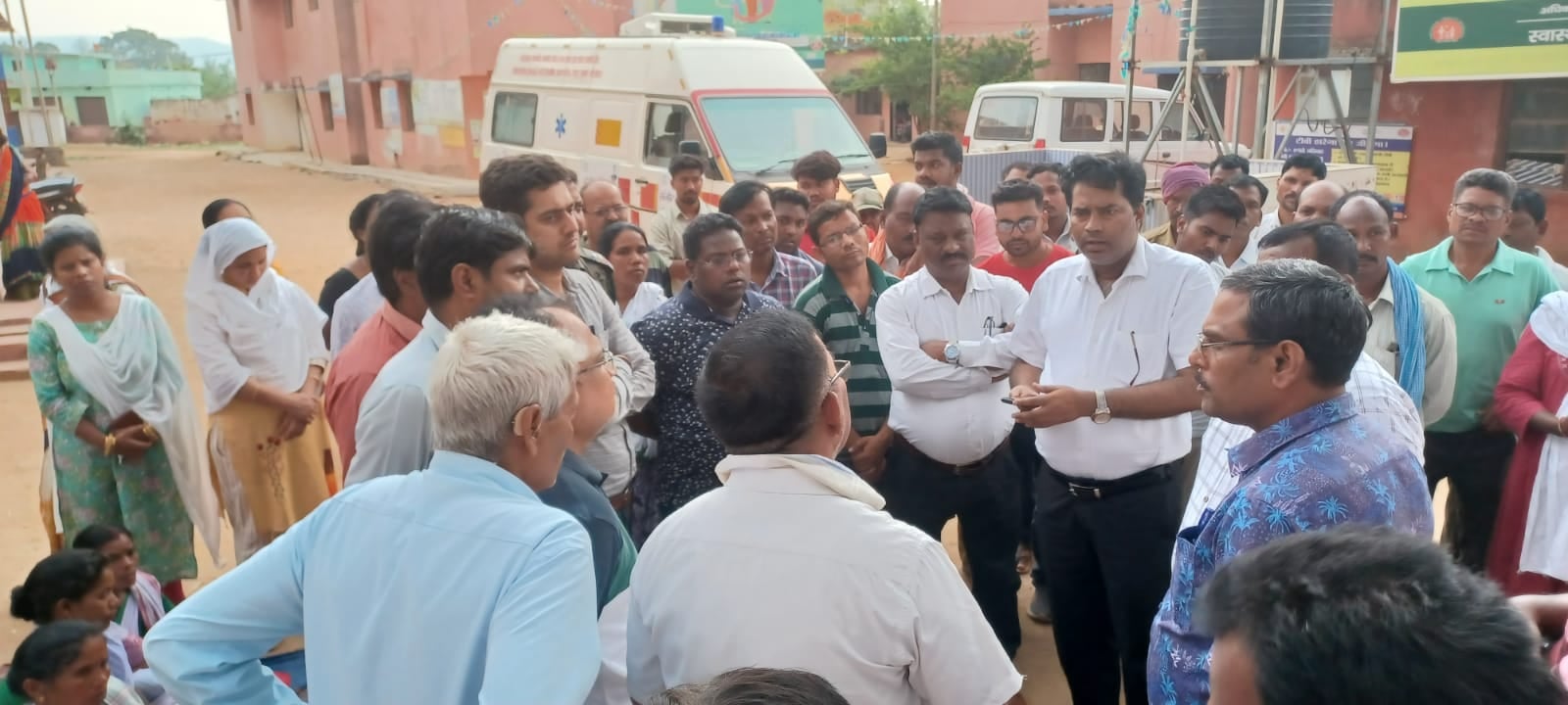 एएनएम कर्मी की मौत से गुस्साये स्वास्थ्यकर्मियों ने किया सड़क जाम, बीडीओ और सीओ के समझने के बाद हटे