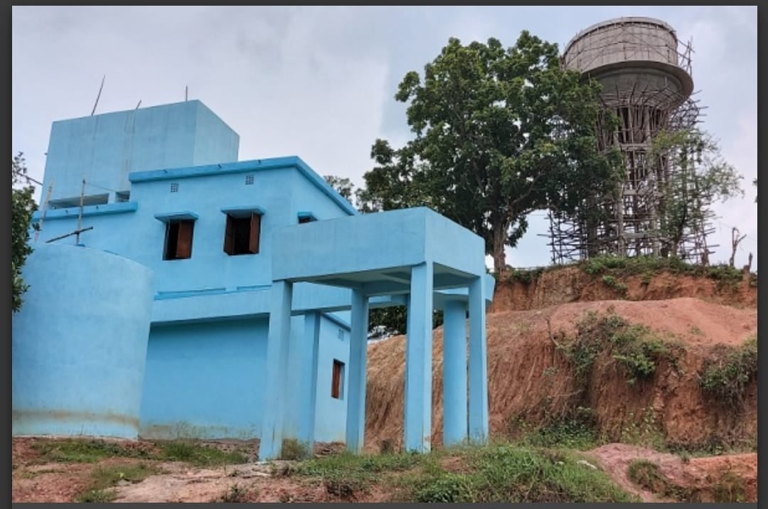 हरे-भरे सारंडा जंगल के दर्जनभर गांवों में पानी को तरसते ग्रामीण, फैला आक्रोश