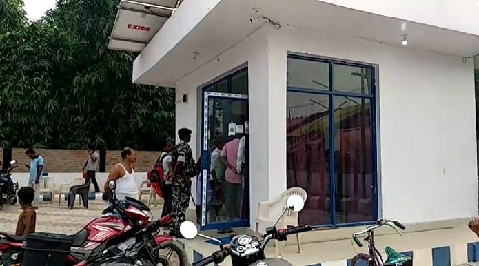 SITAMARHI: हथियारबंद बदमाश फिल्मी अंदाज में पेट्रोल पंप से उड़ा ले गए रु डेढ़ लाख