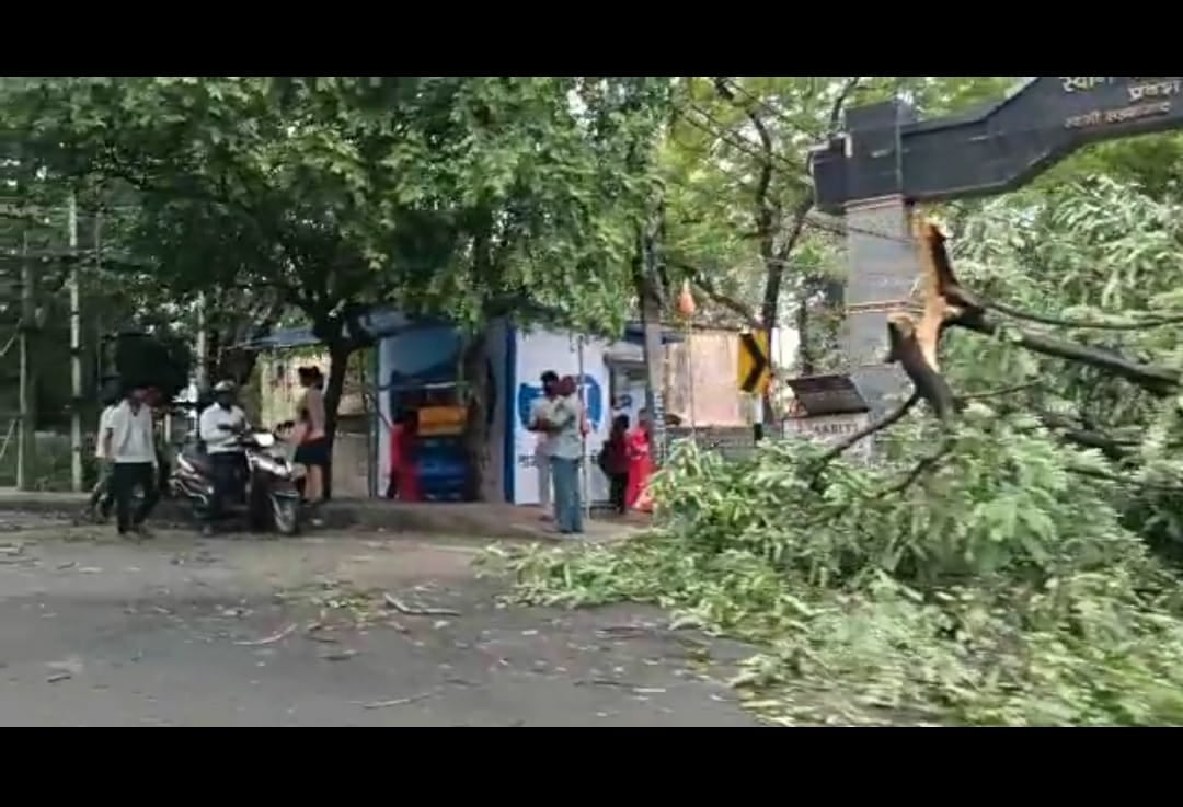 बारिश तो नहीं हुई लेकिन आंधी उड़ा ले गई बिजली