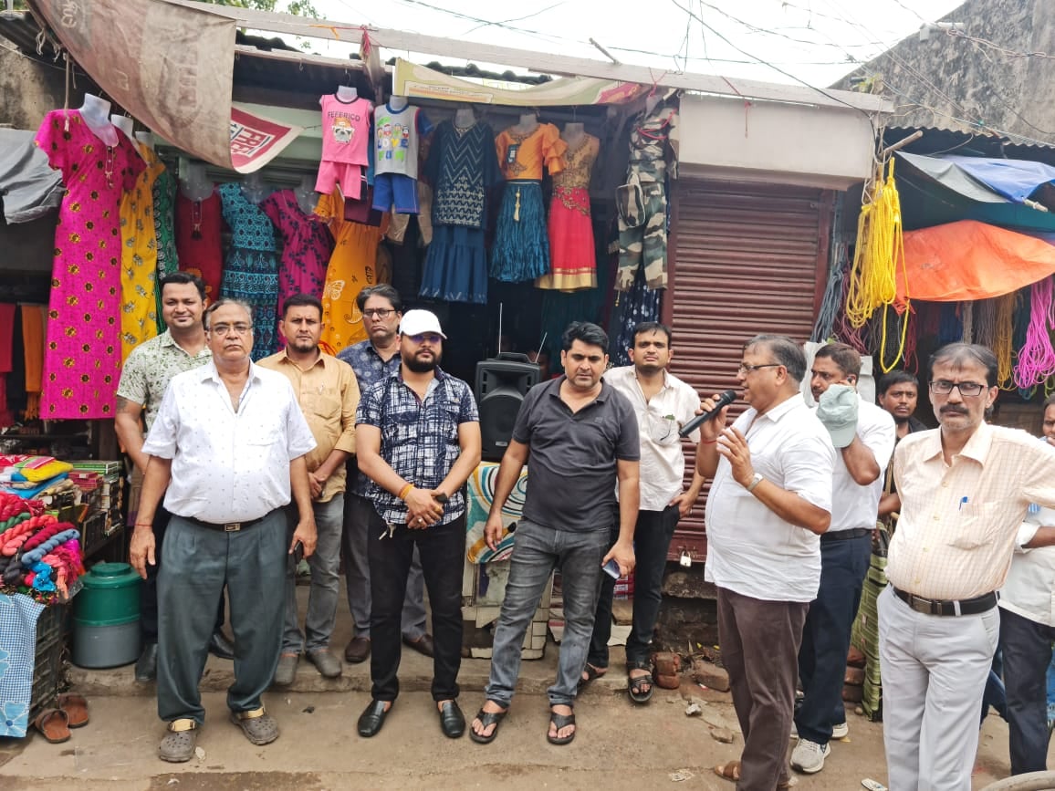 धनबाद चैंबर के बैनर तले  पुराना बाजार से शुरू हुआ अतिक्रमण हटाओ जागरूकता अभियान