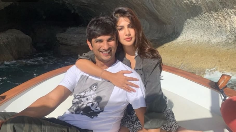 SSR की दूसरी डेथ एनिवर्सरी: रिया ने संग की कुछ रोमांटिक तस्वीरें शेयर कर सुशांत को किया याद