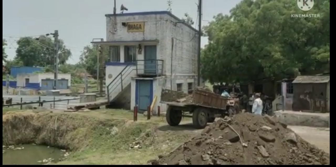 भागा में बंद रेलवे फाटक को खोलने का काम मिट्टी भराई  से हुआ शुरू