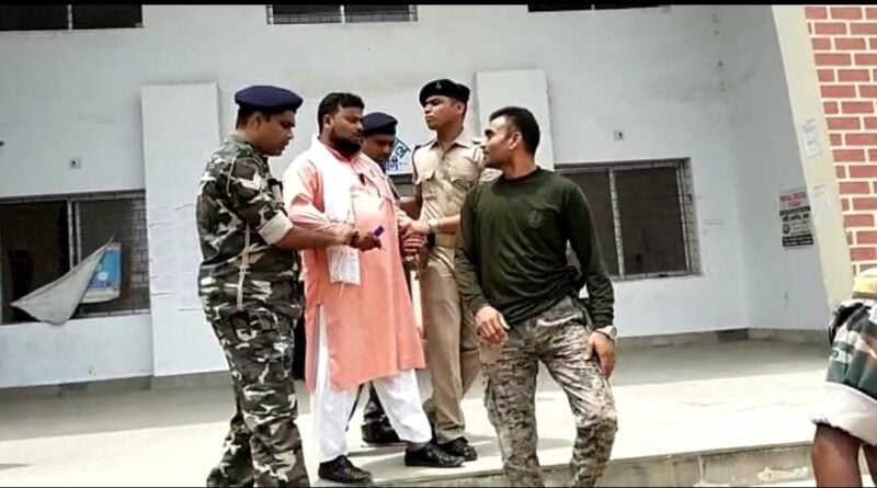 घूस लेते रोजगार सेवक को ACB ने गिरफ्तार किया