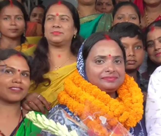 शारदा देवी ने जीती धनबाद जिला परिषद अध्यक्ष की हॉट सीट, भाजपा और  ढुल्लू महतो का मिला समर्थन