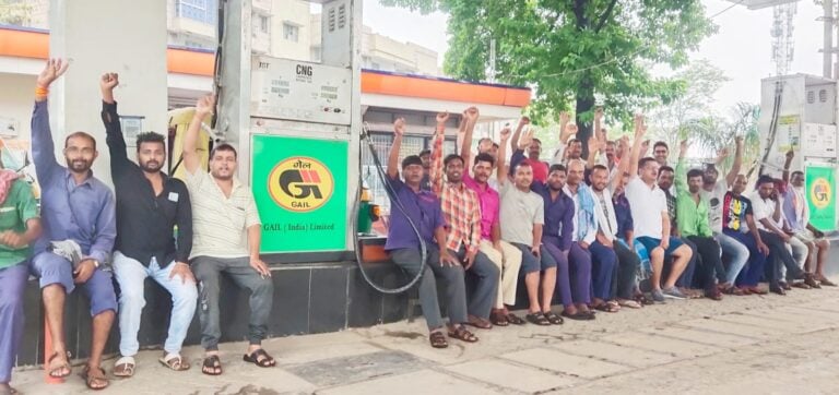 सीएनजी गैस नहीं मिलने पर टेंपू चालकों ने काटा बवाल, मौके पर पहुंचे भाजपा नेता, जानिए फिर क्या हुआ