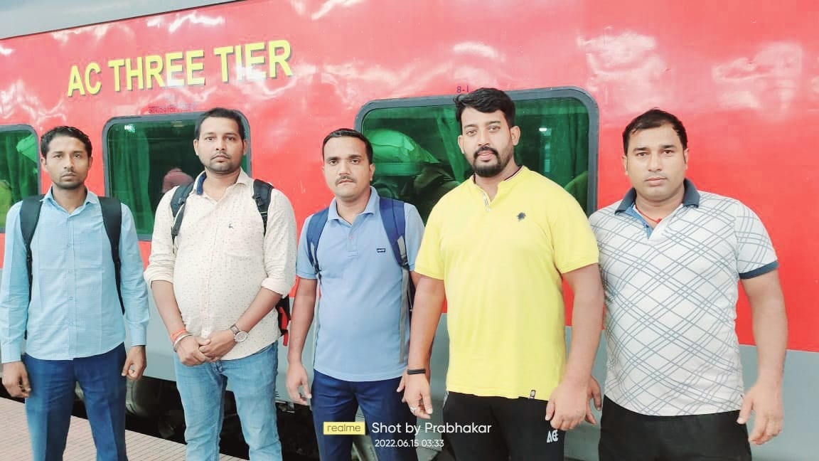 रेलवे के यूथ सेफ्टी सेमिनार में भाग लेने धनबाद से प्रतिनिधि मुंबई रवाना