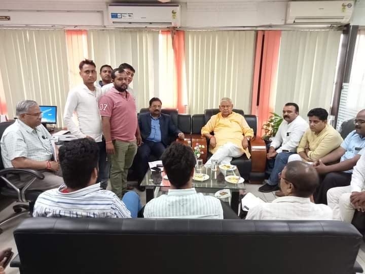 सांसद पहुंचे बीसीसीएल मुख्यालय, कहा -जनता की परेशानियो पर ध्यान दे कंपनी