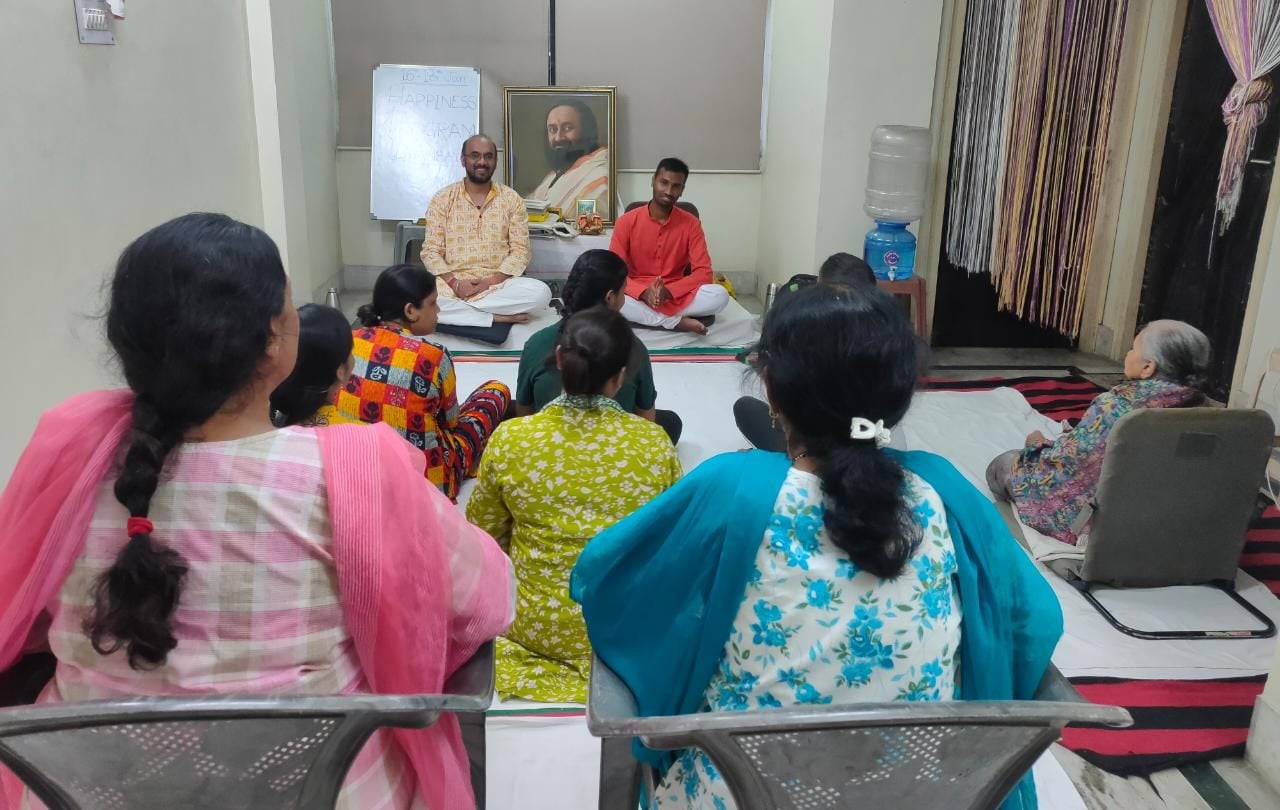 दी आर्ट ऑफ लिविंग का  तीन दिनी  हैप्पीनेस वर्कशॉप धनबाद में शुरू