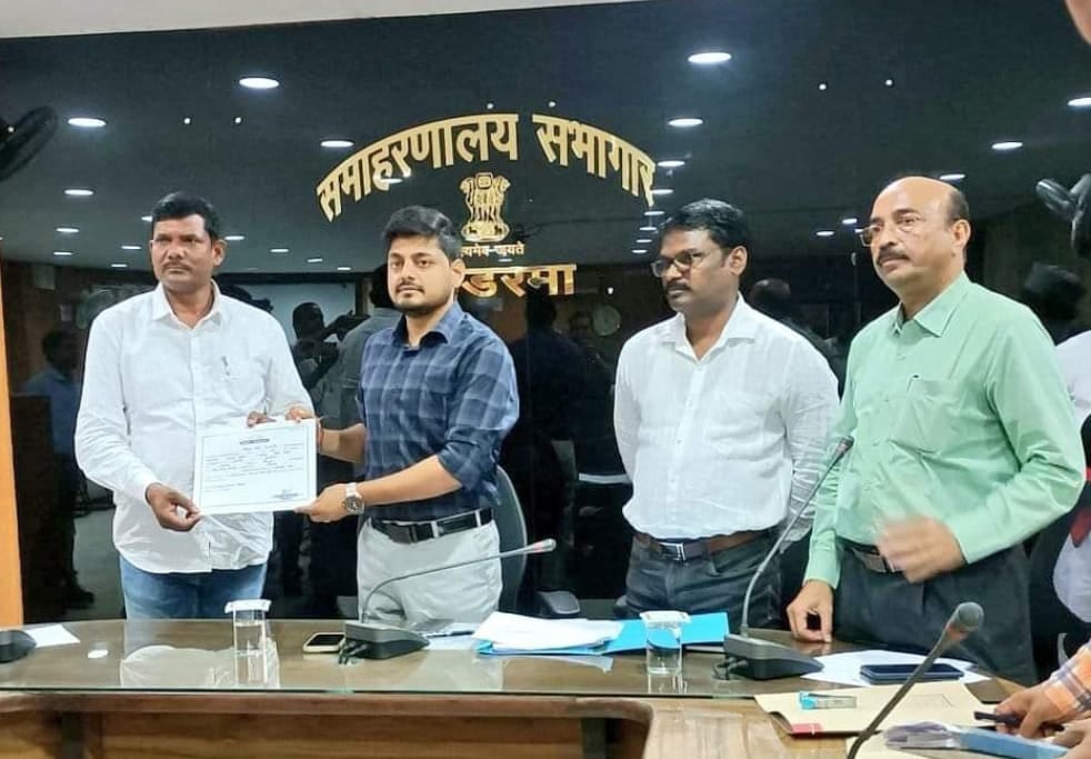 कोडरमा जिप अध्यक्ष चुनाव:  लक्ष्मण से  लड़ाई में राम की हुई जीत