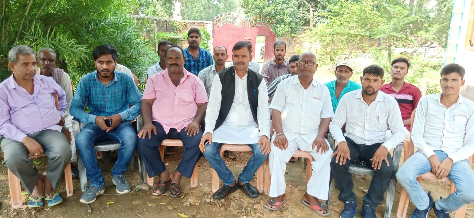 खाद की कालाबाजारी से किसान परेशान,  600 रू0 में बिक रहा खाद, राजद ने आंदोलन की दी चेतावनी