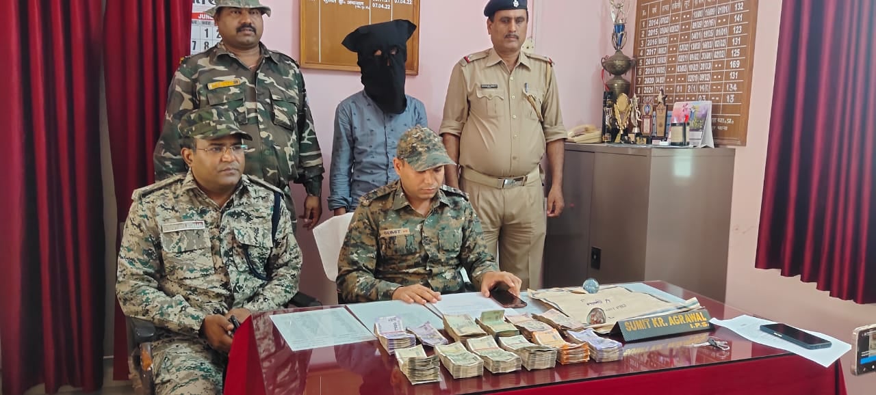 CHAIBASA:  Flipkart कार्यालय में लाखों की चोरी, 2 लाख के साथ कर्मी गिरफ्तार