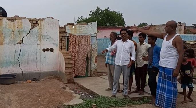 झरिया में फिर दहशत: पड़ी इस गांव में 50 घरों में बड़ी दरार,  रिसने लगी गैस- जानिये आगे क्या हुआ