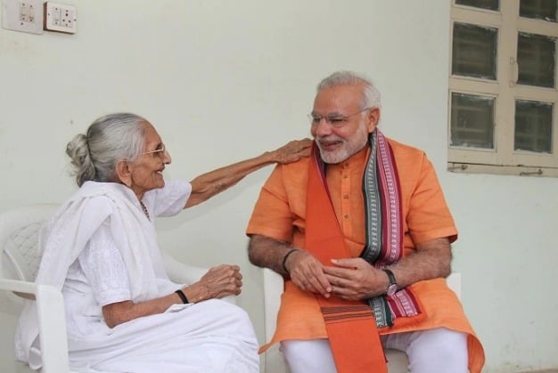 'मां... सिर्फ एक शब्द नहीं, भावना, स्नेह, धैर्य, विश्वास.....है' - PM मोदी ने किया ट्वीट, सौंवें जन्मदिन पर लिया माता से आशीर्वाद