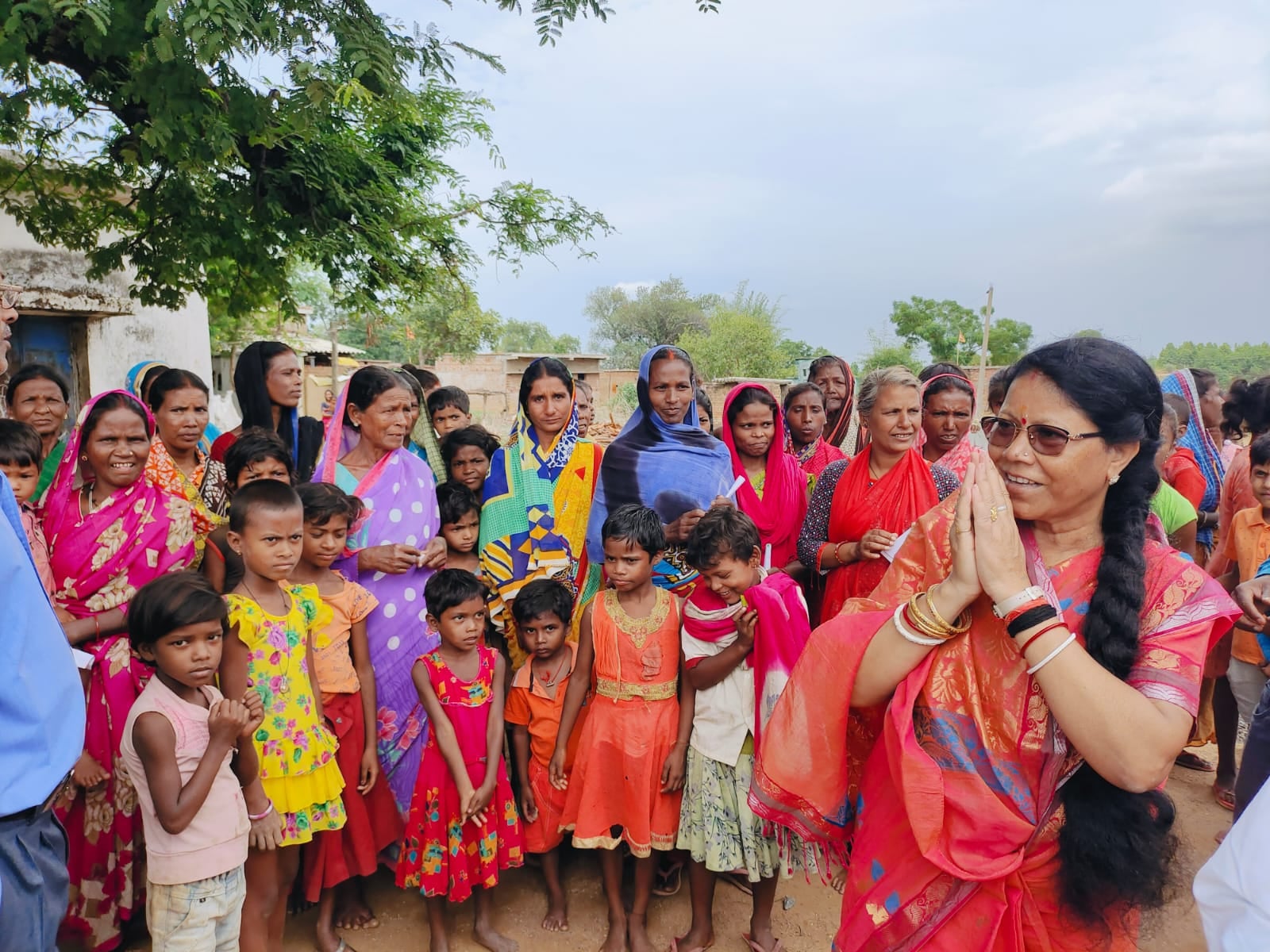 भाजपा प्रत्याशी गंगोत्री कुजूर ने ग्रामीणों से किया वादा,  हमें जिताएं- सुंदर होगा अपना मांडर