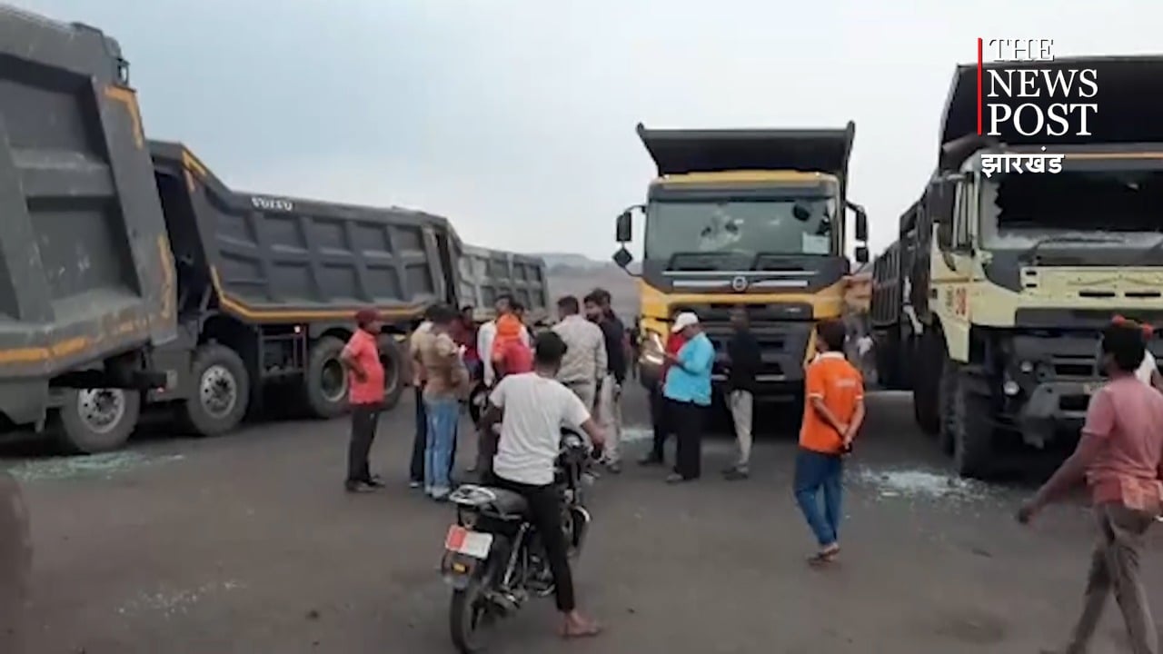 DHANBAD: पहाड़ों के बीच ब्लास्टिंग होने से घरों पर बरस रहे पत्थर, परेशान ग्रामीणों का हंगामा