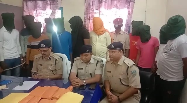 जामताडा में साइबर अपराध के खिलाफ पुलिस की बड़ी कार्रवाई, 11  गिरफ्तार