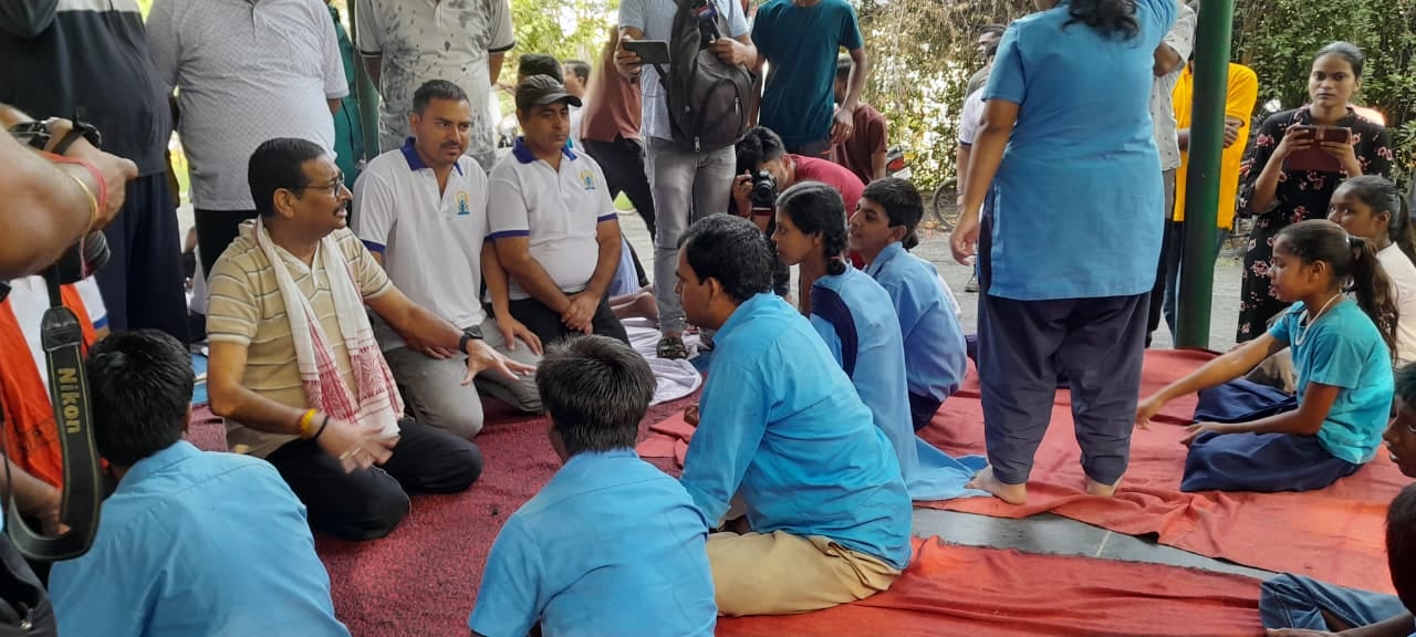 रांची के पहाड़ी मंदिर में भाजपा अध्यक्ष ने किन खास लोगों के साथ किया योग, जानिए