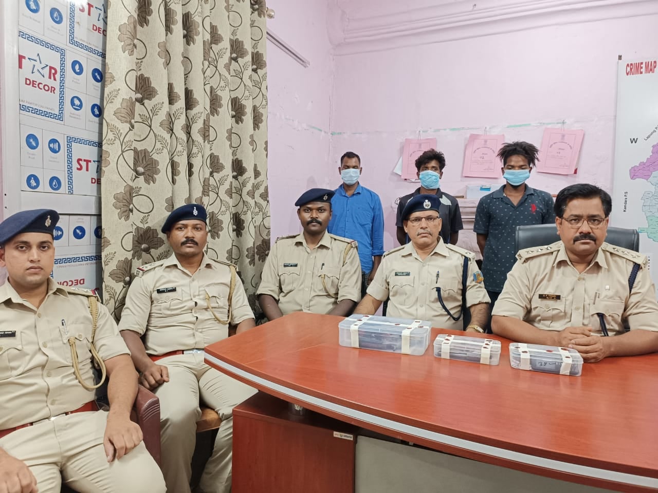 पीएलएफआई के तीन सक्रिय सदस्य गिरफ्तार, एक-एक अवैधी देसी पिस्टल व कट्टा समेत 06 कारतूस बरामद