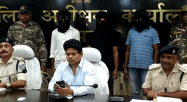 युवक साइबर अपराध की बना रहे थे योजना, पुलिस ने दबोचा, किया गिरफ्तार