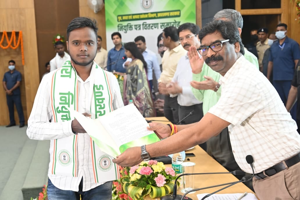 झारखंड में अपराध की जांच में आएगी तेजी, मुख्यमंत्री हेमंत सोरेन ने FSL के लिए 93 अभ्यर्थियों को सौंपा नियुक्ति पत्र